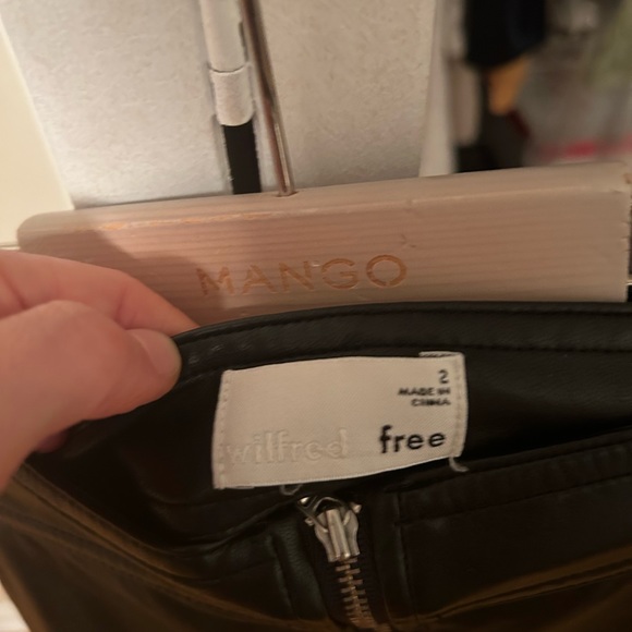 ARITZIA LEATHER SKIRT - Picture 3 of 9